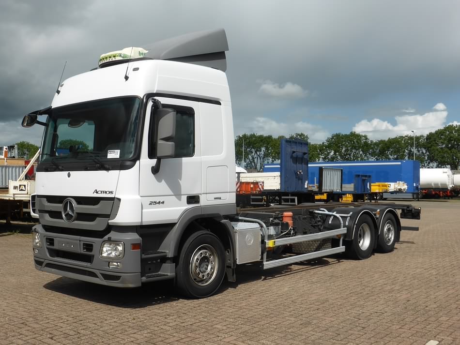 Mercedes-Ｂenz  ACTROS MERCEDES ACTROS 2548 EU-6 TAG AXLE 6x2 TRACTOR UNIT 2014