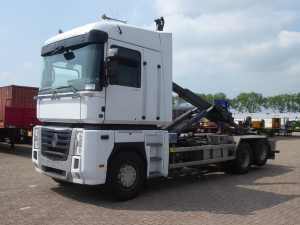 RENAULT - MAGNUM 520