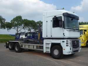 RENAULT - MAGNUM 520