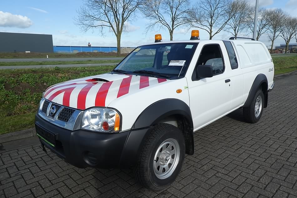 NISSAN NAVARA 2.5 - Kleyn Vans