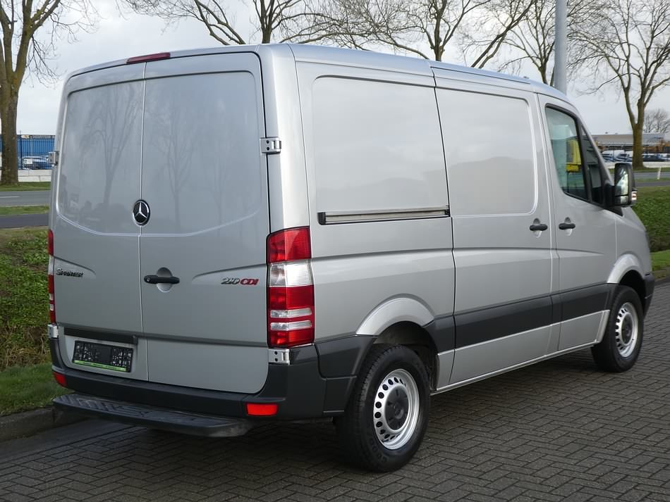Sprinter 221 MERCEDES-BENZ SPRINTER 210 - Kleyn Vans