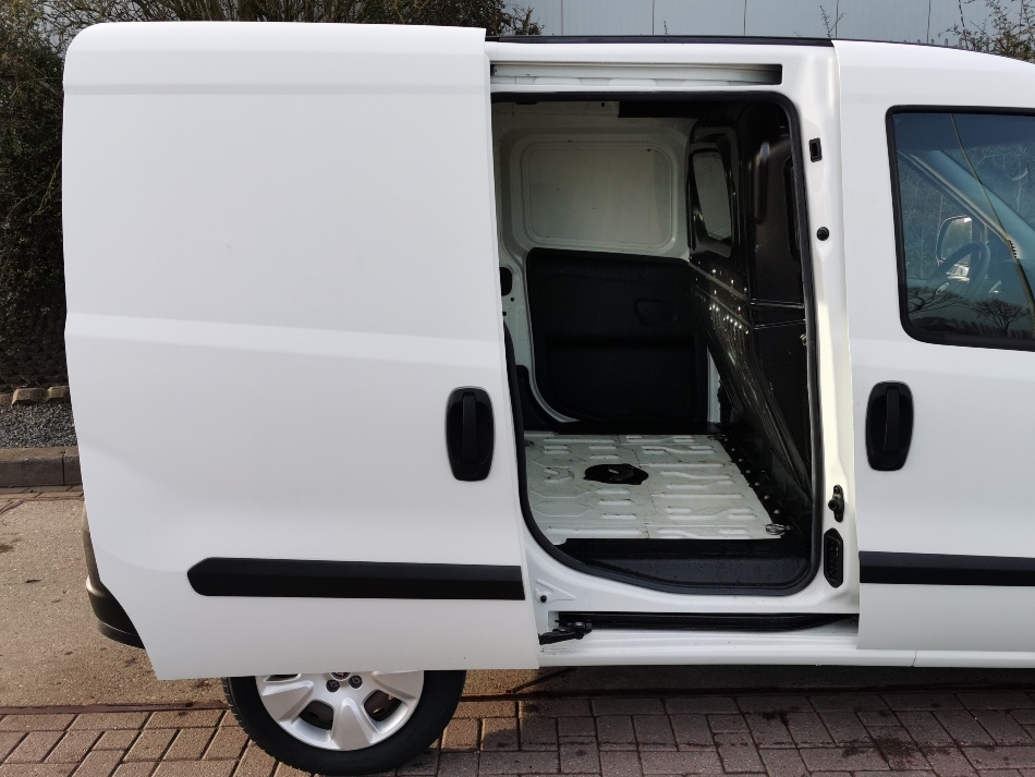 FIAT DOBLO CARGO 1.3 - Kleyn Vans
