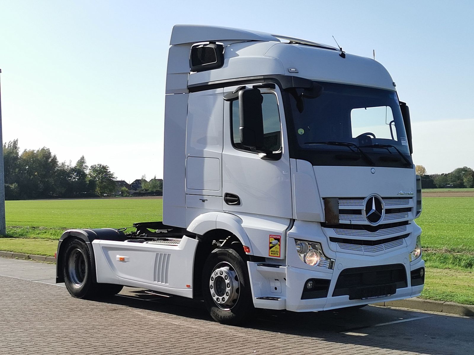 ACTROS 1845 / EDELSTAHL ZIERLEISTE FUR SEITEN