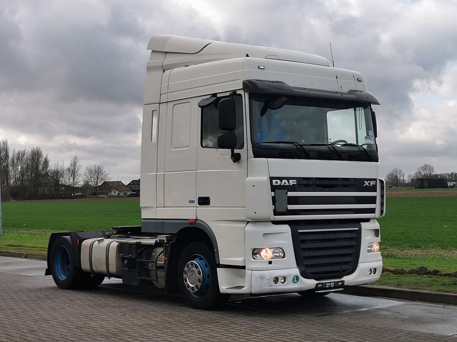 File:DAF XF 105.410 truck.jpg - Wikimedia Commons