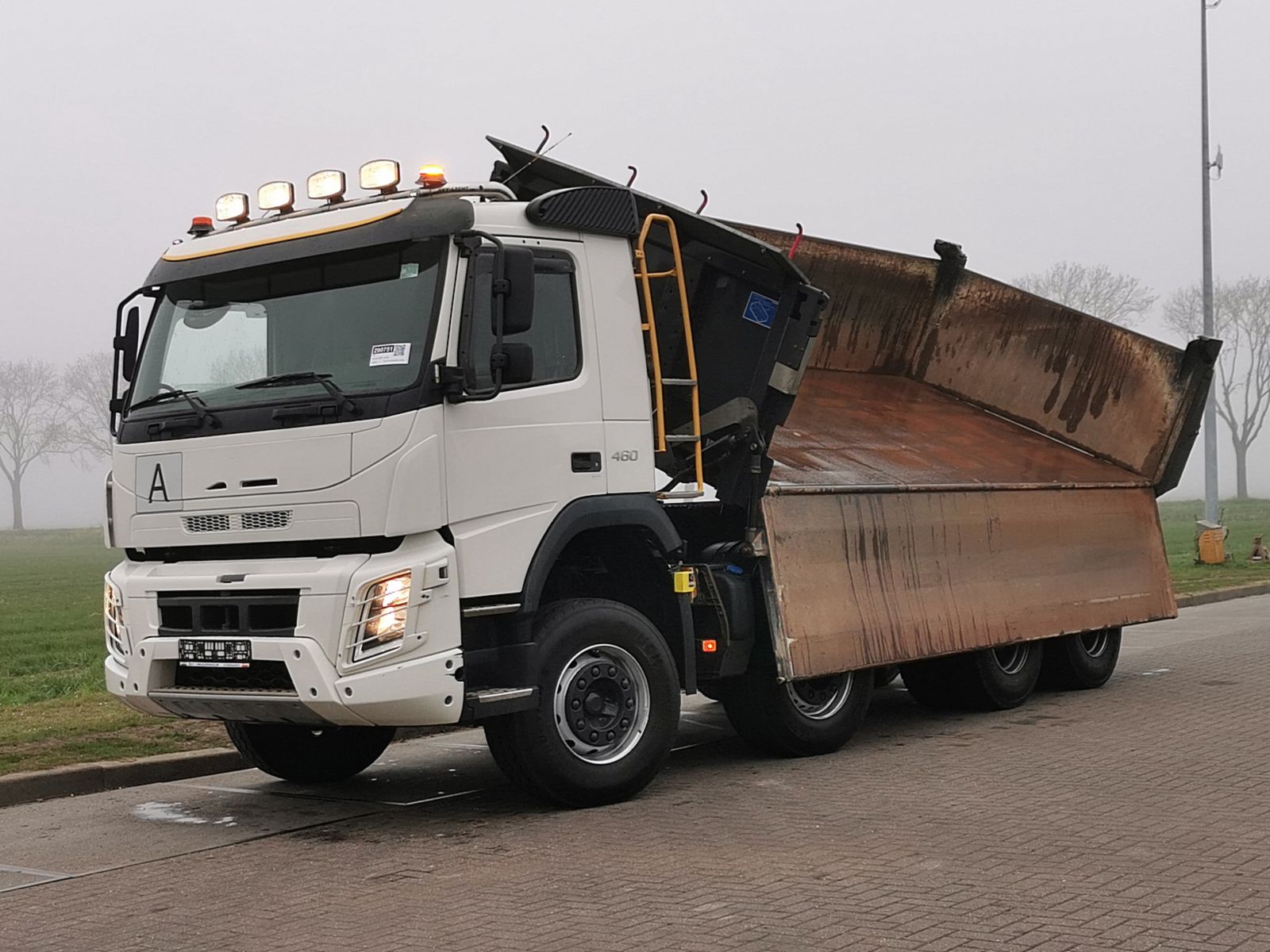 VOLVO FMX EURO 5, 8X4 STEEL TIPPER – 2014 – BT63 KKC - Walker Movements