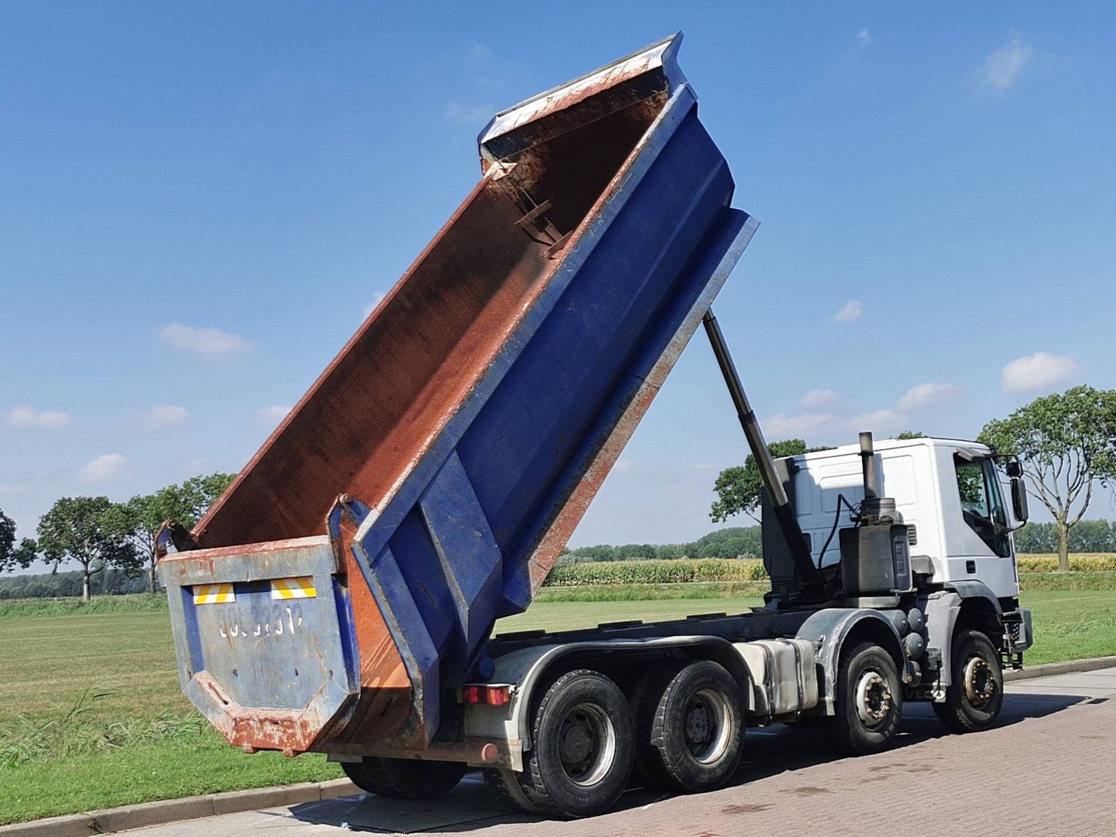 IVECO 260E35 EUROTRAKKER - Kleyn Trucks