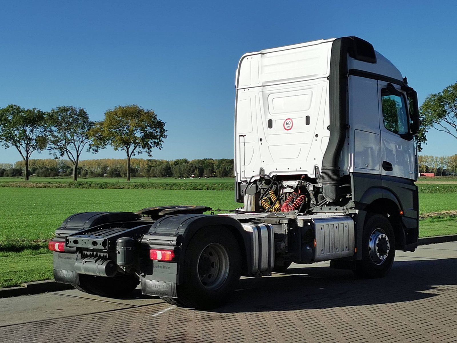 Mercedes-Benz a livrat un Arocs SLT 4463 ce poate tracta 1.000 de tone