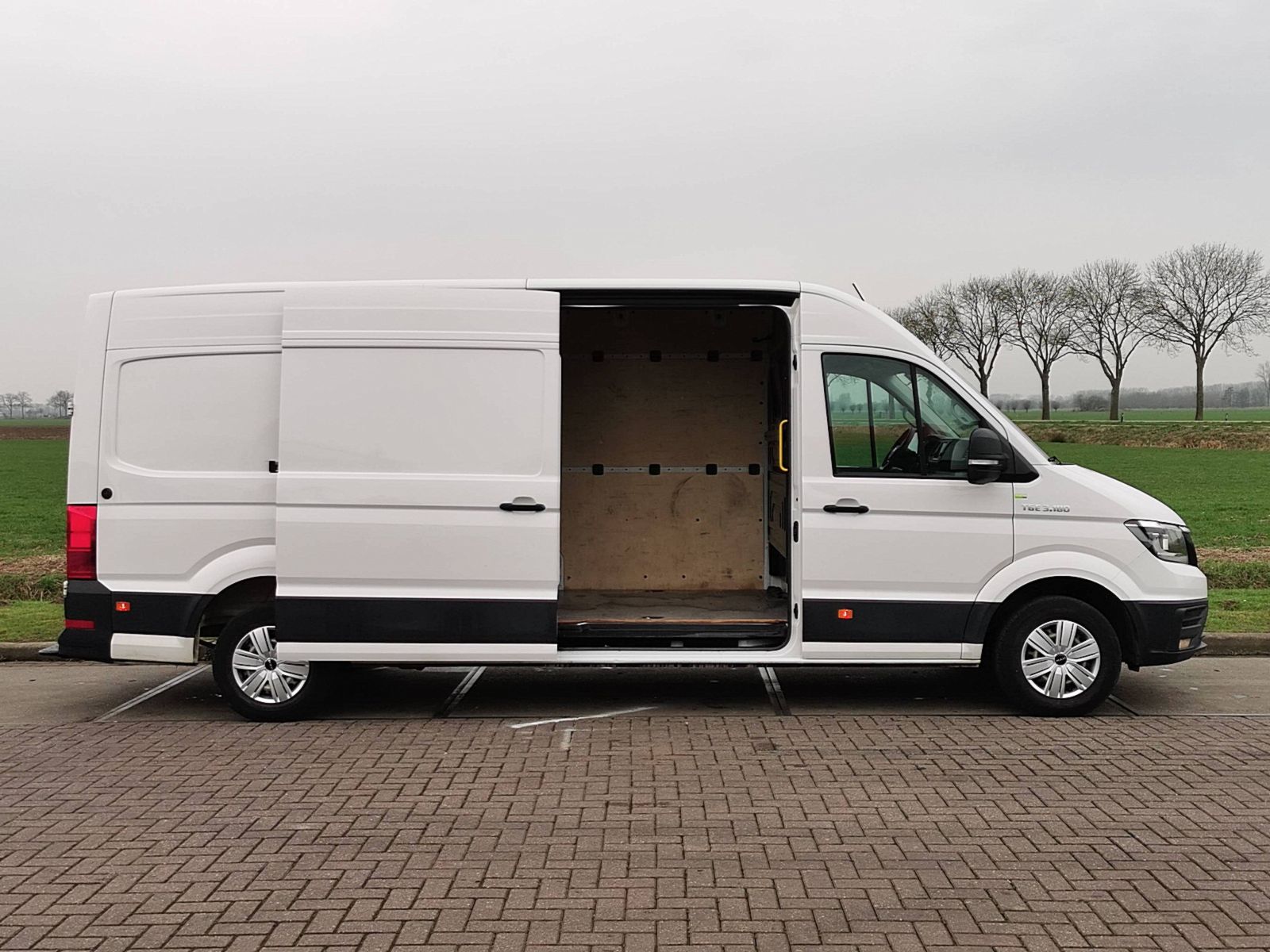 Minibus Volkswagen Crafter/MAN TGE 3.180 Kombi L3H2 LED ACC NAVI from  Germany, 60412 EUR for sale - ID: 7790666