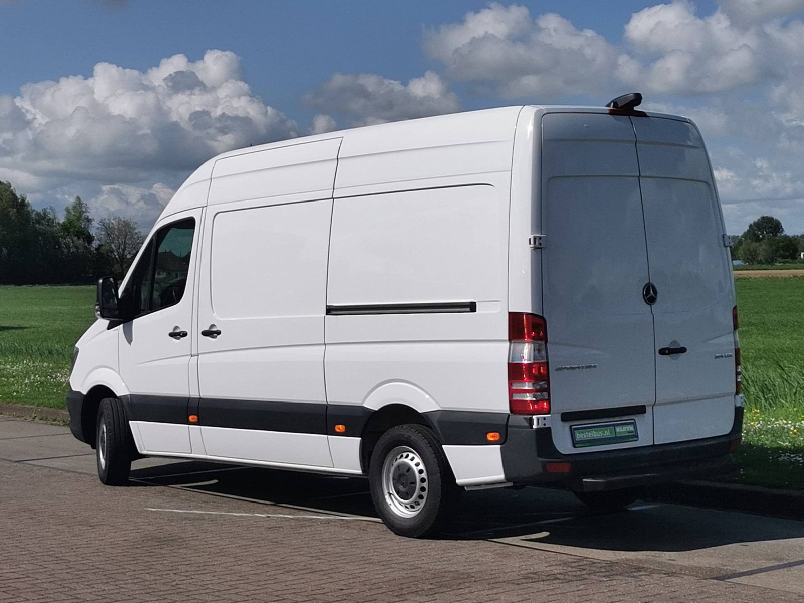 Sprinter 221 MERCEDES-BENZ SPRINTER 214 - Kleyn Vans