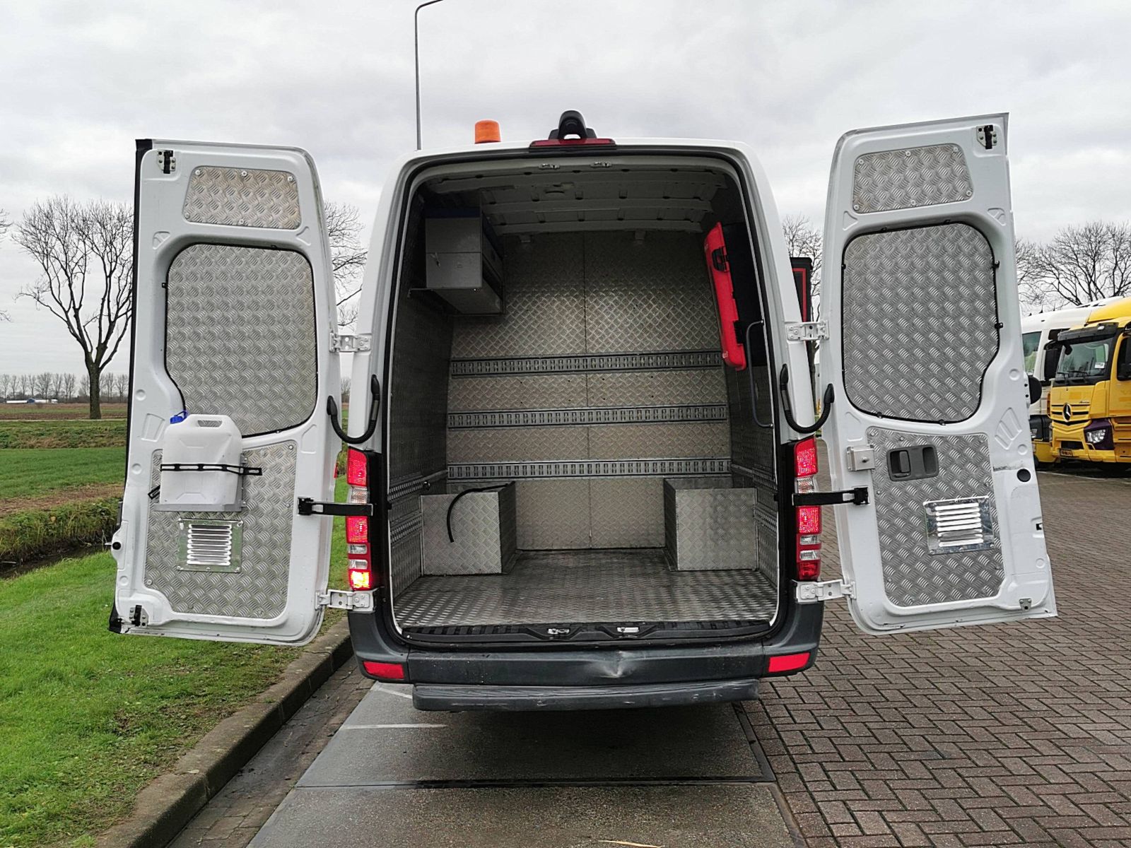 MERCEDES-BENZ SPRINTER 516 - Kleyn Vans