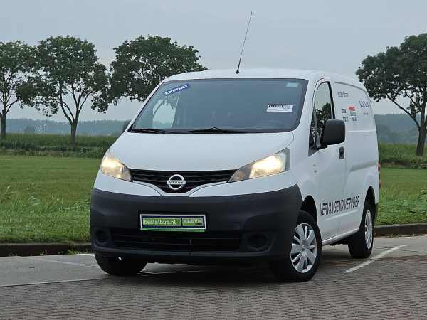 NISSAN - NV 200