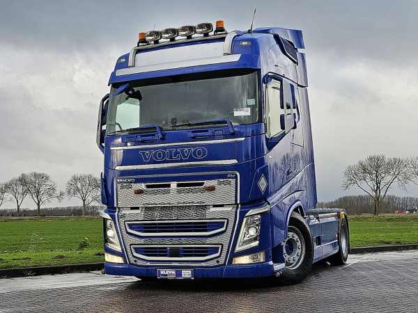 VOLVO - FH 500 LEATHER SKIRTS