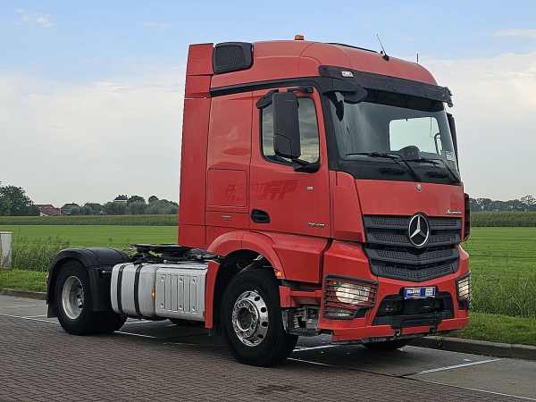 Mercedes-Ｂenz  ACTROS NZG 1:18 Mercedes-Benz Actros Gigaspace Edition 1 Tractor