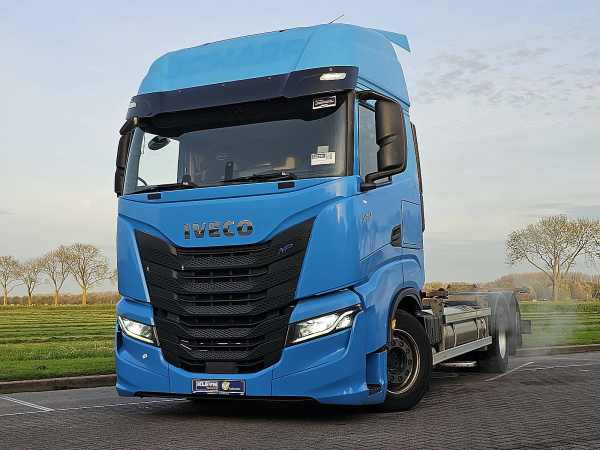 IVECO - S-WAY AS260S46 6x2*4 LNG GAS
