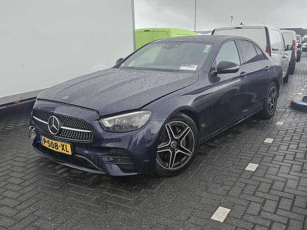 MERCEDES-BENZ - E 220