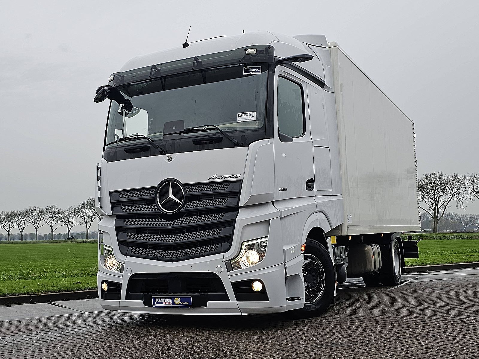 阪神タイガース Benz Actros トレーラー MERCEDES-BENZ ACTROS 1833 - Kleyn Trucks