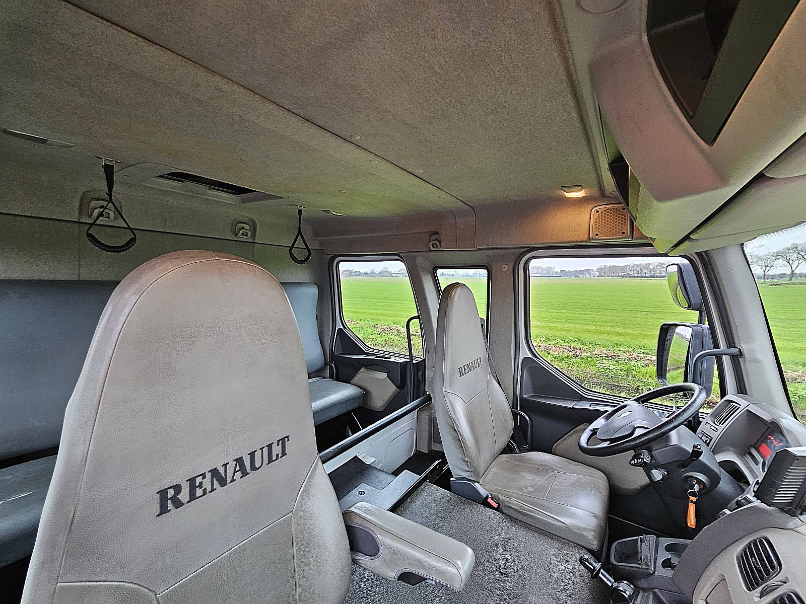 RENAULT MIDLUM 270.12 - Kleyn Trucks