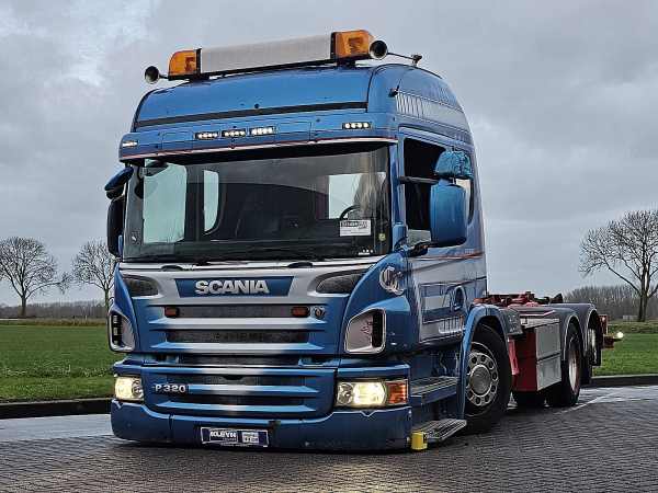 SCANIA - P320 LOW ENTRY 6X2*4 HIAB
