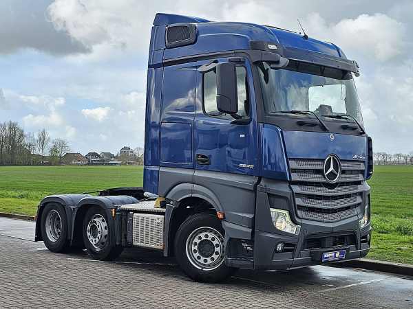 Semi-remorque Mercedes Benz SK 1844 - Suzi Wan - Ixo 1/43 - Camion - NEUF